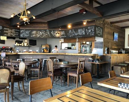 Cafe Lake Toya