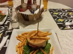 Gilous Bar & Restaurant