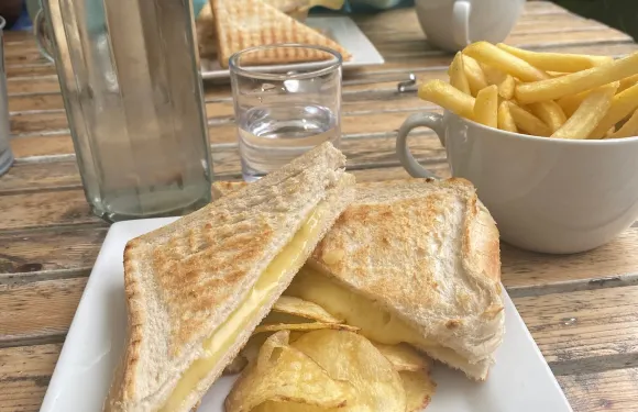 Ben Lora Café