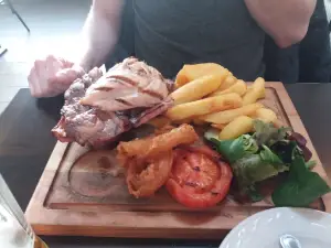 THE BLACK HORSE, WALCOTE
