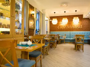Cafe Mistral