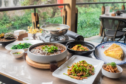 Emeishandajiudiantesemeishicun