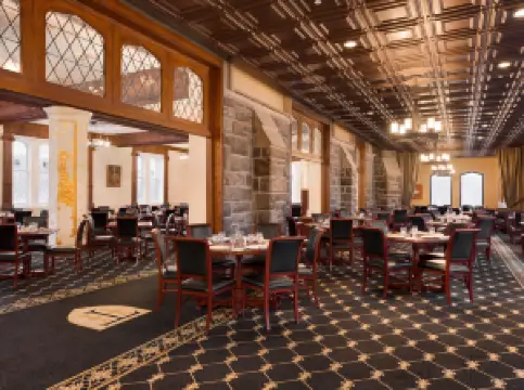 MacArthur's Riverview Restaurant