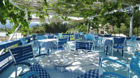 Alexandros Greek Taverna on the beach in Corfù