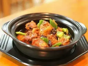 宋宇记黄焖鸡米饭(信阳商城香港街店)