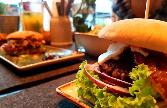 HANS IM GLUECK Burgergrill & Bar