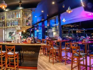Maduro Bar