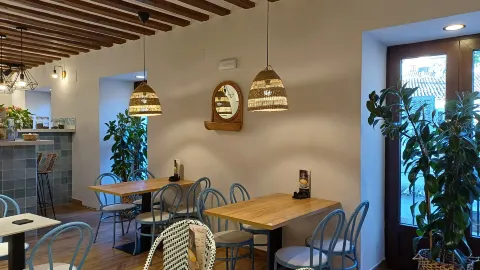 Tomeguín & Colibrí Specialty Coffee Shop in 친촌