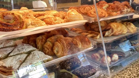 Georgia French Bakery & Cafe in ดุลูท
