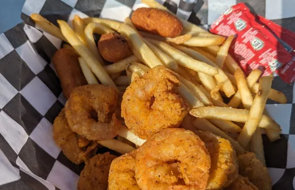 Molly's Beachside Bar & Grill