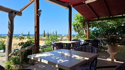Elena's snack bar in Polis
