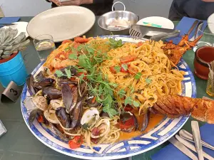 Qajjenza Bar & Diner