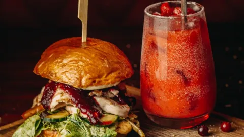 Top Blade BBQ Bar in เมอร์มันสค์