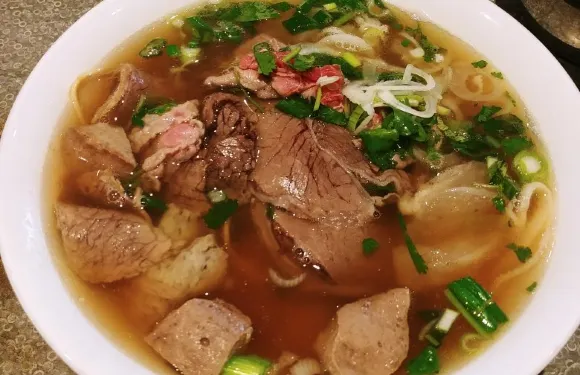Pho Tau Bay