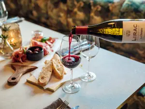 Gustawas Kitchen & Bar