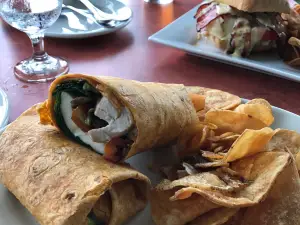 Lakeside Restaurant & Tavern