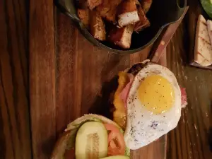 The Old Triangle Irish Alehouse