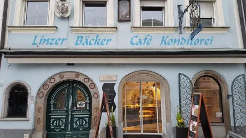 Cafe Konditorei Linzer Bäcker in Scharding