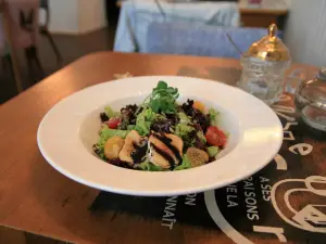 LOWE Restaurant