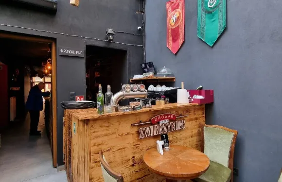 Pub Pod Dwona Miotłami.