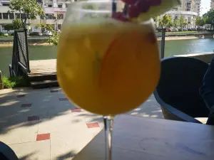 Moon Brasserie • restaurant pe malul Dambovitei (Centrul vechi - Unirii)