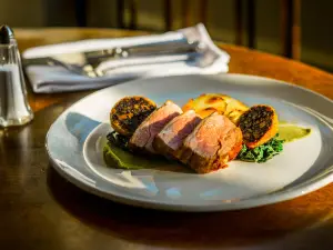 Christopher's British Bistro - Restaurant