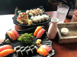 Green's Grill & Sushi Bar