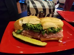 Topz Frozen Yogurt & Metro Deli