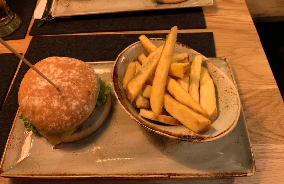 HANS IM GLUECK Burgergrill & Bar