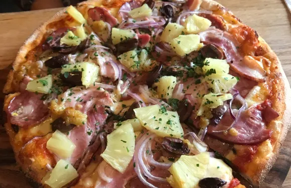 Mad Raven Hot Stone Pizza