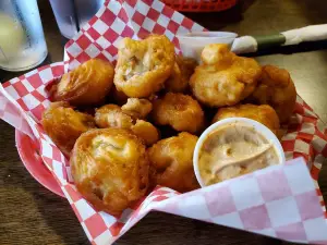 Luckies Barn And Grill
