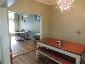 Lisa's Bright Side Cafe