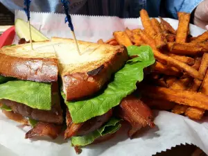 Backstreets Pub & Grill