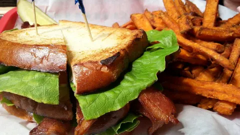 Backstreets Pub & Grill in 크렘슨