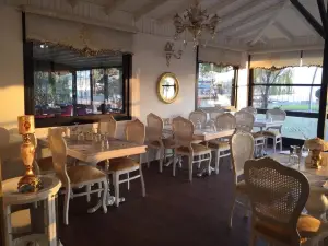 Beyaz Yali Restaurant & Cafe