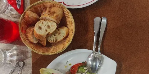 A la porte haute