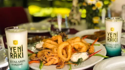 Cunda Adabeyi Restaurant in ไอวาลิค