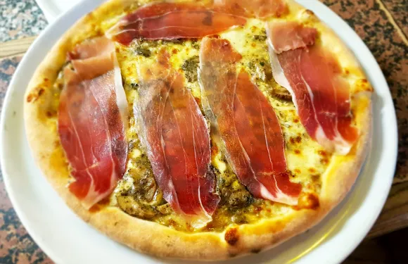 Santa Lucia Pizzeria