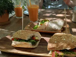 Fresh Fresh Cafe