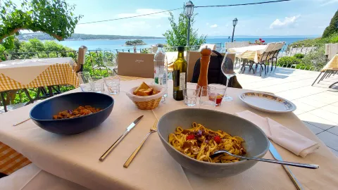 Gonar Restaurant in Rab