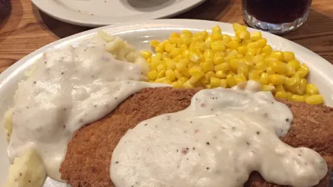 Cracker Barrel Old Country Store in กู้ดเยียร์