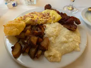 Pine Crest Inn