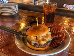 Willy T's Tavern & Grill