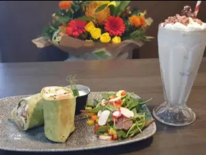 The Bizzy Bee Bistro