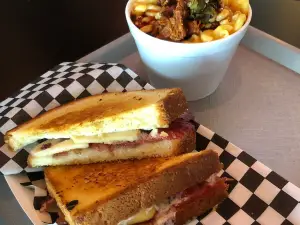 Pinky's Grilled Cheestro