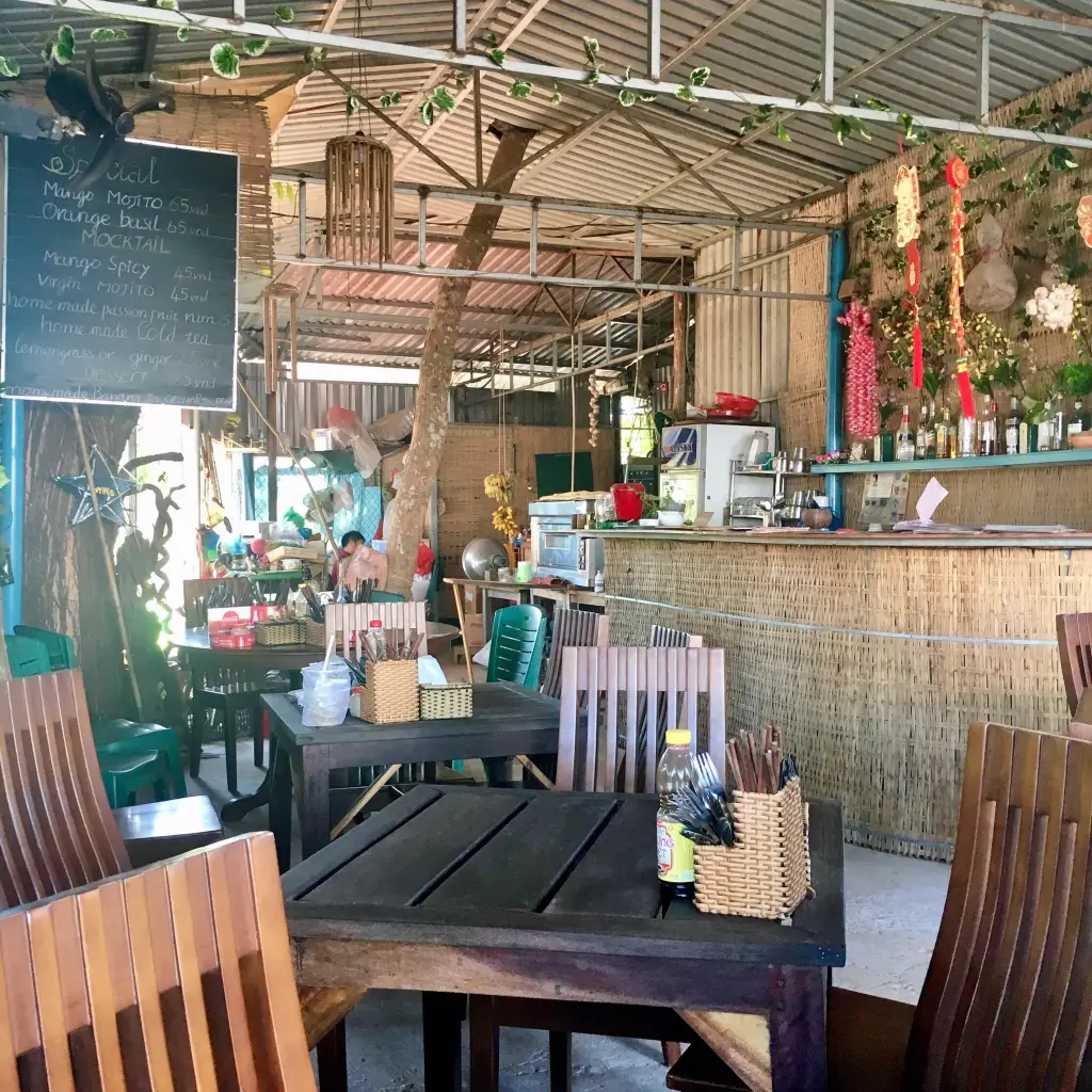 Tin Tin Pizza: family restaurant & vietnamese food & vegetarian food
