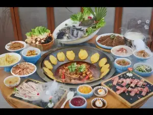 老雞窩大鍋台，柴火雞