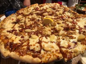 The Royal Hotel and Pizzeria