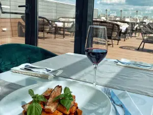 SKY LOUNGE