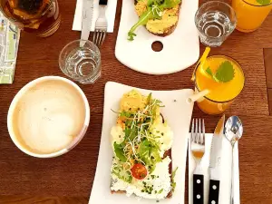 ANNA Liebt Brot und Kaffee